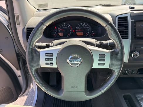 Used 2015 Nissan Frontier SV image 23