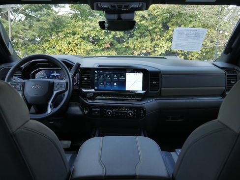 Used 2025 Chevrolet Silverado 2500 ZR2 w/ Technology Package image 10