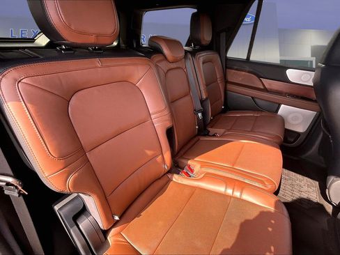 Used 2023 Lincoln Navigator Reserve AWD/4WD image 25