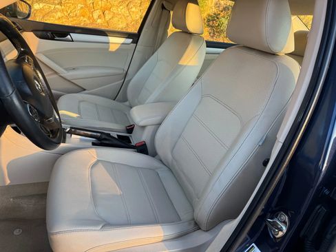 Used 2012 Volkswagen Passat TDI SE image 13