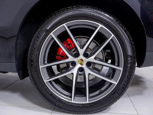 Certified 2023 Porsche Macan S AWD/4WD image 32