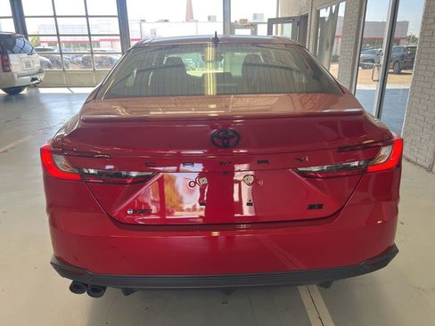 Used 2025 Toyota Camry SE w/ Convenience Package image 5