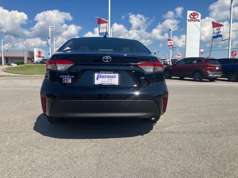 Used 2025 Toyota Corolla LE FWD image 6