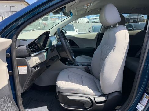 Used 2022 Kia Niro LXS FWD image 10