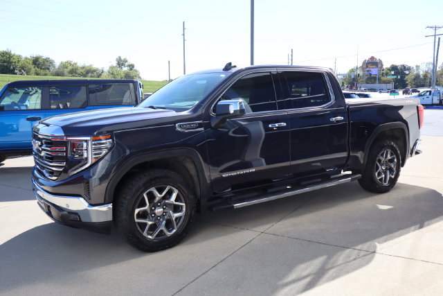 Used 2024 GMC Sierra 1500 SLT w/ SLT Premium Plus Package AWD/4WD image 5