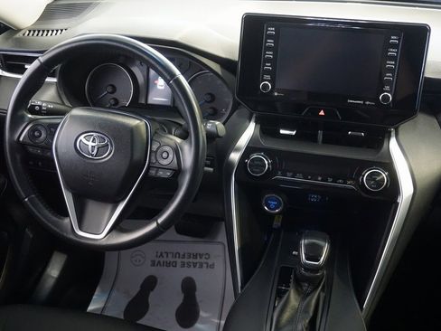 Certified 2022 Toyota Venza LE image 29