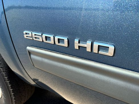 Used 2011 Chevrolet Silverado 2500 LT w/ Interior Plus Package image 17