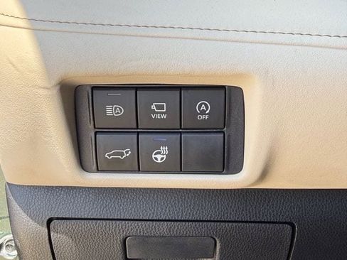 Used 2024 Toyota Highlander Limited FWD image 25