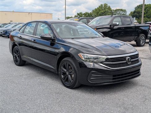 Used 2024 Volkswagen Jetta SE w/ Panoramic Sunroof Package FWD image 7