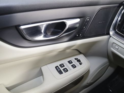 Used 2020 Volvo S60 T6 Momentum w/ Protection Package image 29