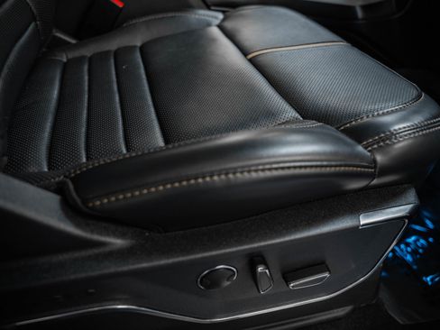 Certified 2022 Ford F150 Platinum w/ FX4 Off-Road Package image 43