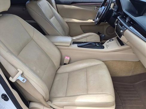 Used 2013 Lexus ES 350 w/ Luxury Pkg FWD image 18