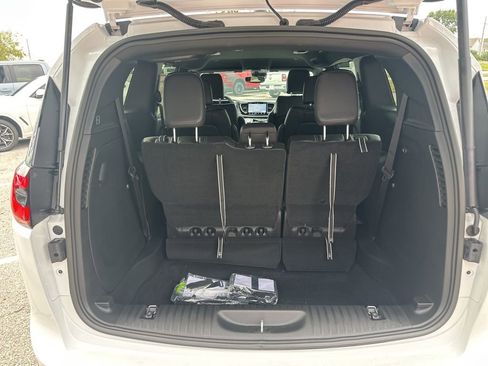 New 2026 Chrysler Pacifica Select image 3