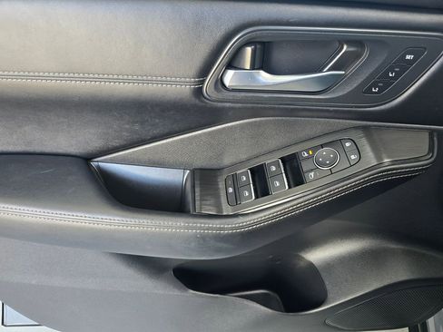 Used 2025 Nissan Rogue SL w/ Tech Package FWD image 20