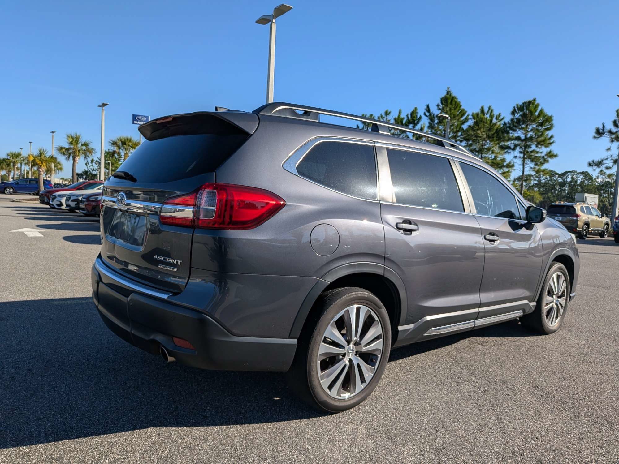 Used 2022 Subaru Ascent Limited w/ Technology Package AWD/4WD image 4