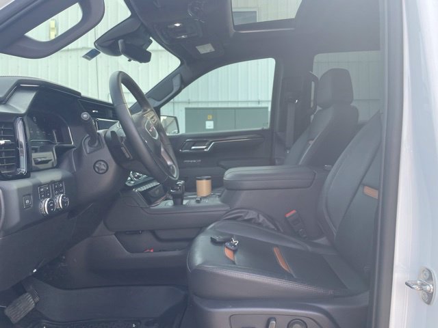 Used 2024 GMC Sierra 1500 AT4 w/ Technology Package AWD/4WD image 2