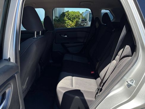Used 2025 Nissan Rogue SV FWD image 28