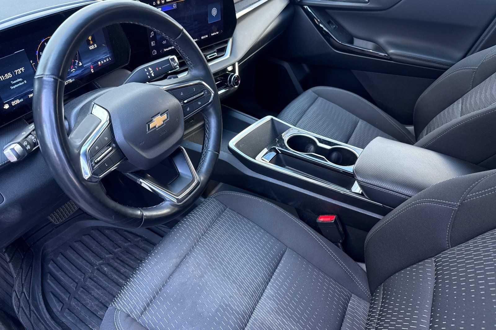 Used 2025 Chevrolet Equinox LT w/ Safety and Technology Package AWD/4WD image 9