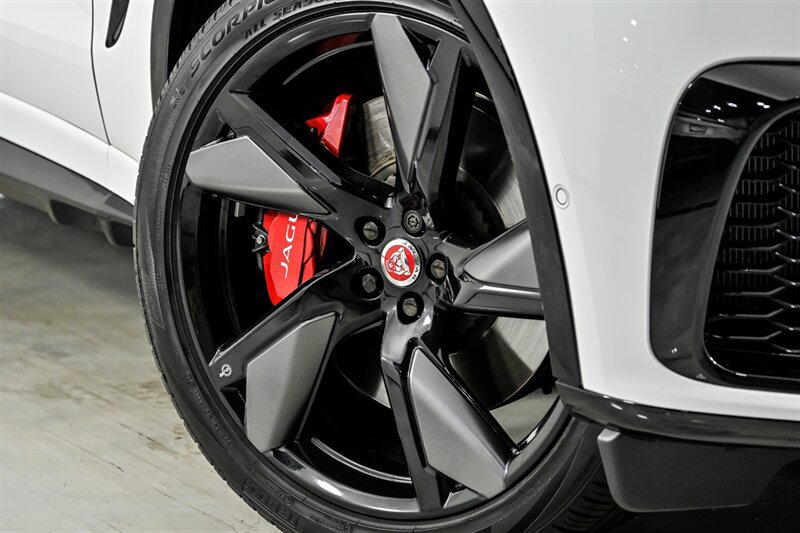Used 2023 Jaguar F-PACE SVR AWD/4WD image 3
