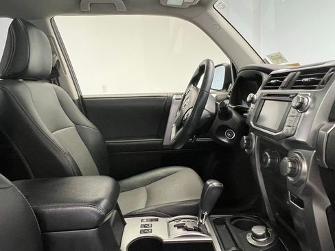 Used 2017 Toyota 4Runner SR5 Premium image 6