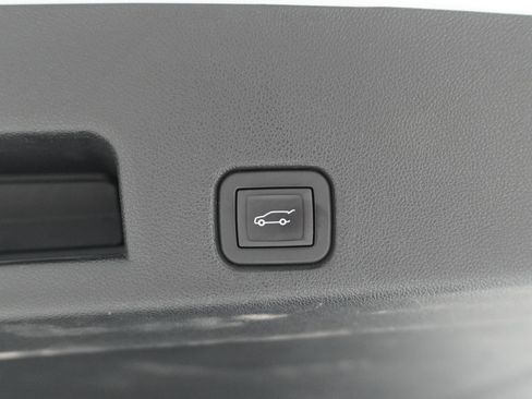 Used 2024 Chevrolet Traverse LT FWD image 8