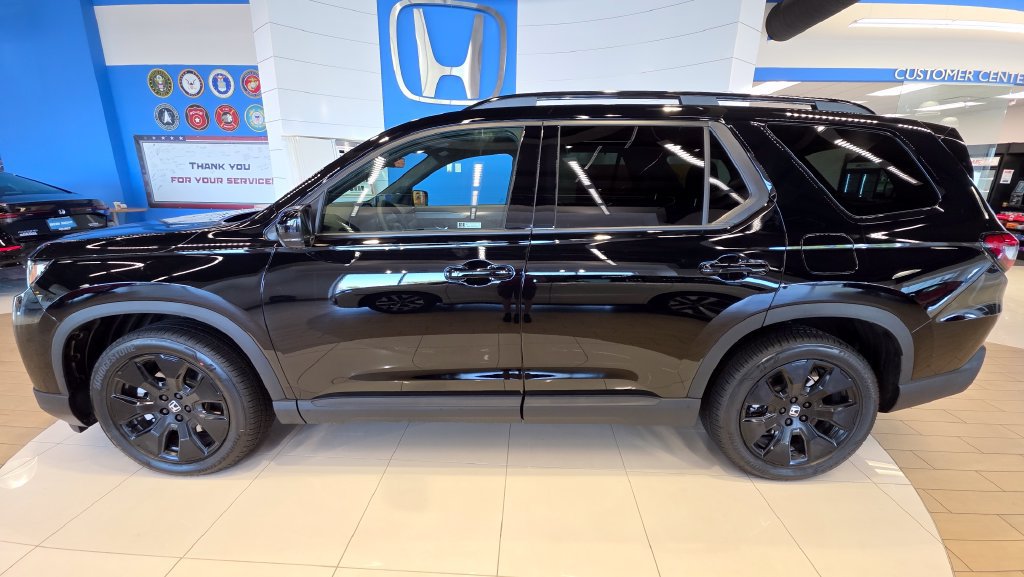 New 2026 Honda Pilot Black Edition image 2