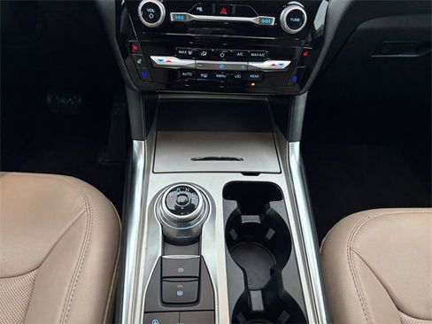 Used 2023 Ford Explorer Limited image 11