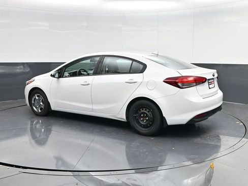 Used 2017 Kia Forte LX w/ LX Popular Package image 5