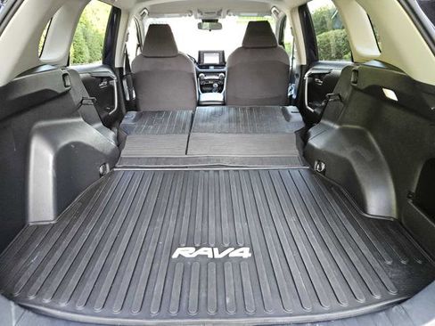 Used 2022 Toyota RAV4 XLE image 27