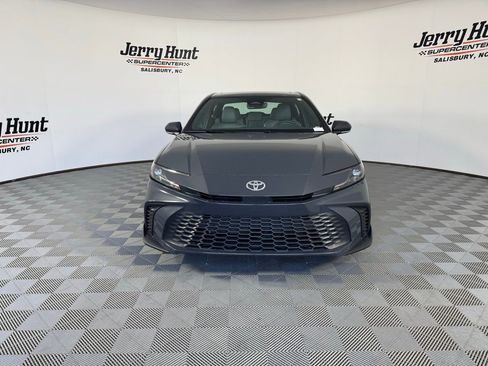 Used 2025 Toyota Camry SE w/ Convenience Package image 7