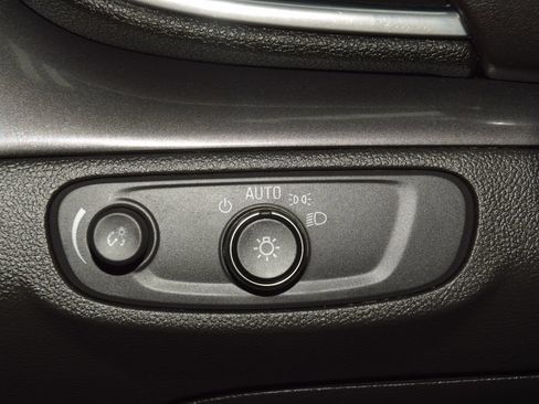 Used 2021 Buick Encore Preferred w/ Safety Package AWD/4WD image 31