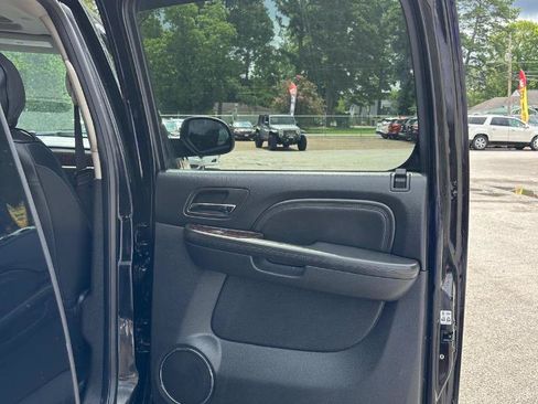 Used 2013 GMC Yukon XL Denali RWD image 8