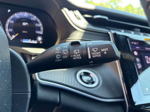 Used 2024 Jeep Grand Cherokee L Altitude AWD/4WD image 23