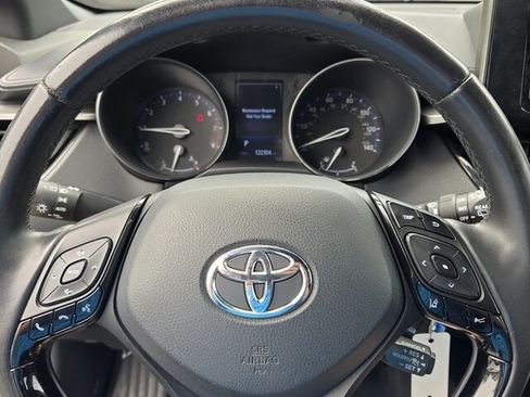 Used 2018 Toyota C-HR XLE FWD image 25