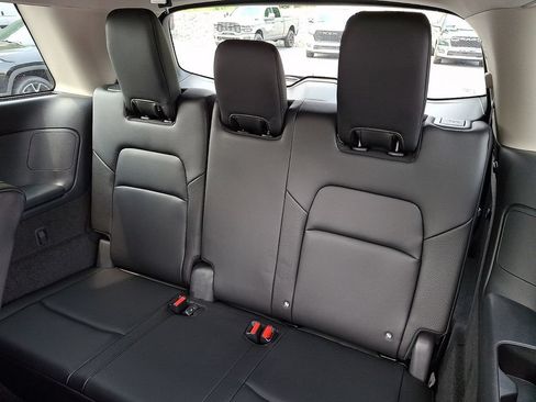 Used 2024 Nissan Pathfinder SL AWD/4WD image 15