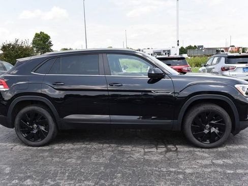 Used 2025 Volkswagen Atlas Cross Sport SE w/ Panoramic Sunroof Package FWD image 5