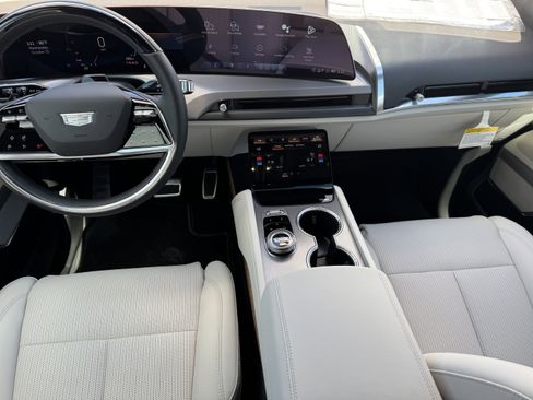 New 2026 Cadillac Vistiq Luxury image 16