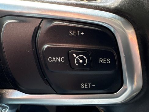 Used 2021 Jeep Gladiator Overland image 24