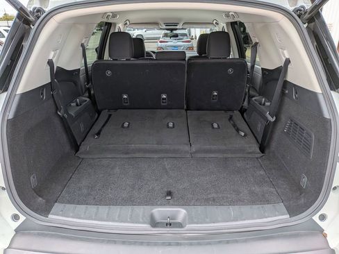 Used 2025 Nissan Pathfinder SV image 29