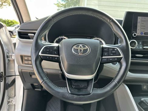 Used 2023 Toyota Highlander LE AWD/4WD image 20