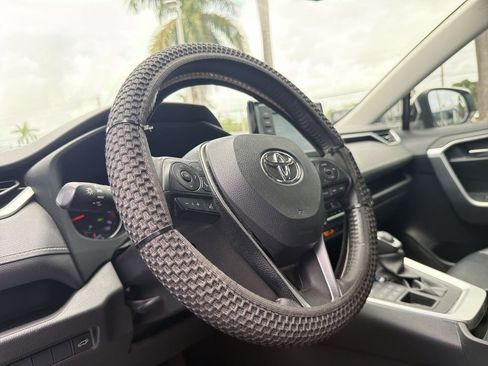 Used 2019 Toyota RAV4 XLE Premium image 23