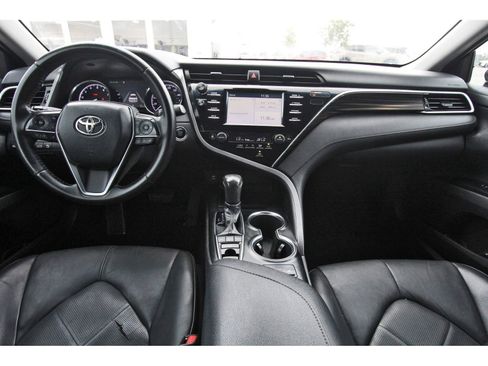 Used 2018 Toyota Camry L image 11