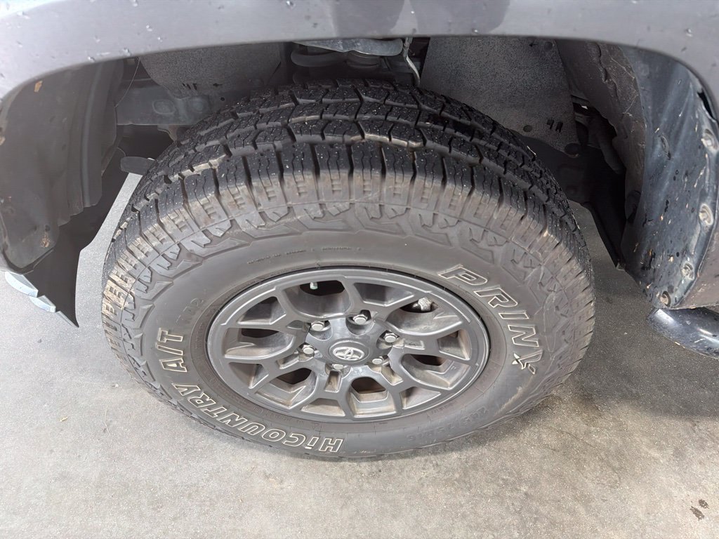 Used 2016 Toyota Tacoma SR w/ SR Convenience Package RWD image 9