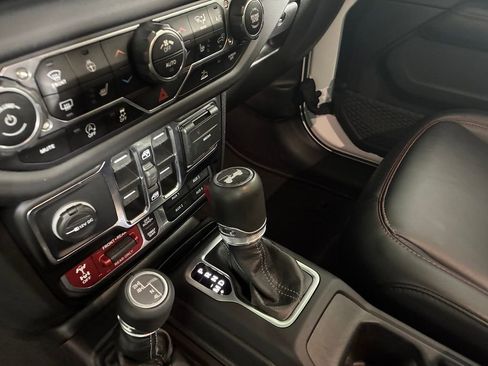 Used 2024 Jeep Wrangler Rubicon w/ Convenience Group image 19