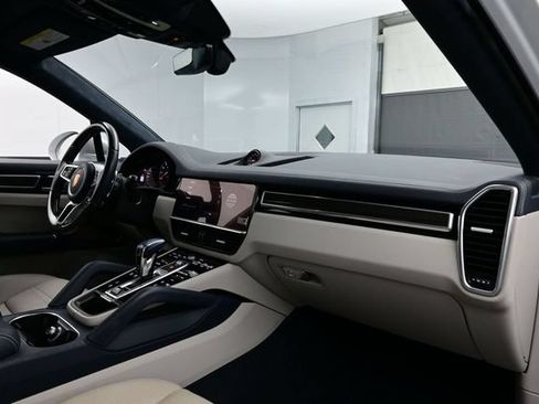 Used 2022 Porsche Cayenne GTS AWD/4WD image 19