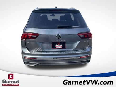 Used 2023 Volkswagen Tiguan SE w/ Panoramic Sunroof Package image 4