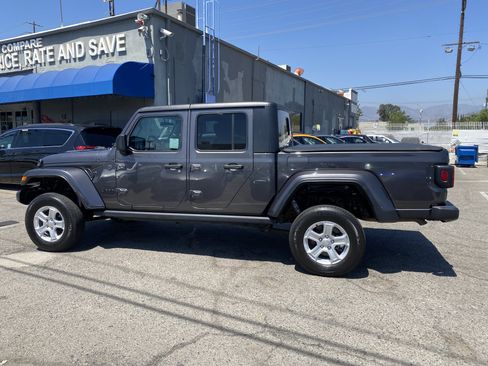 Used 2022 Jeep Gladiator Sport AWD/4WD image 16