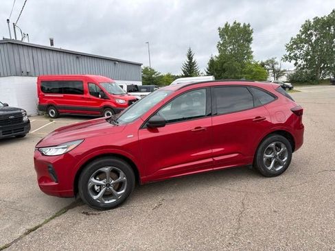 Used 2024 Ford Escape ST-Line AWD/4WD image 1