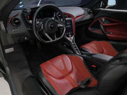 Used 2024 McLaren 750S Spider RWD image 41