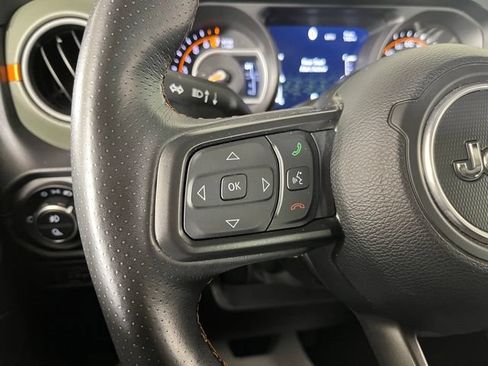 Used 2024 Jeep Gladiator Mojave AWD/4WD image 21